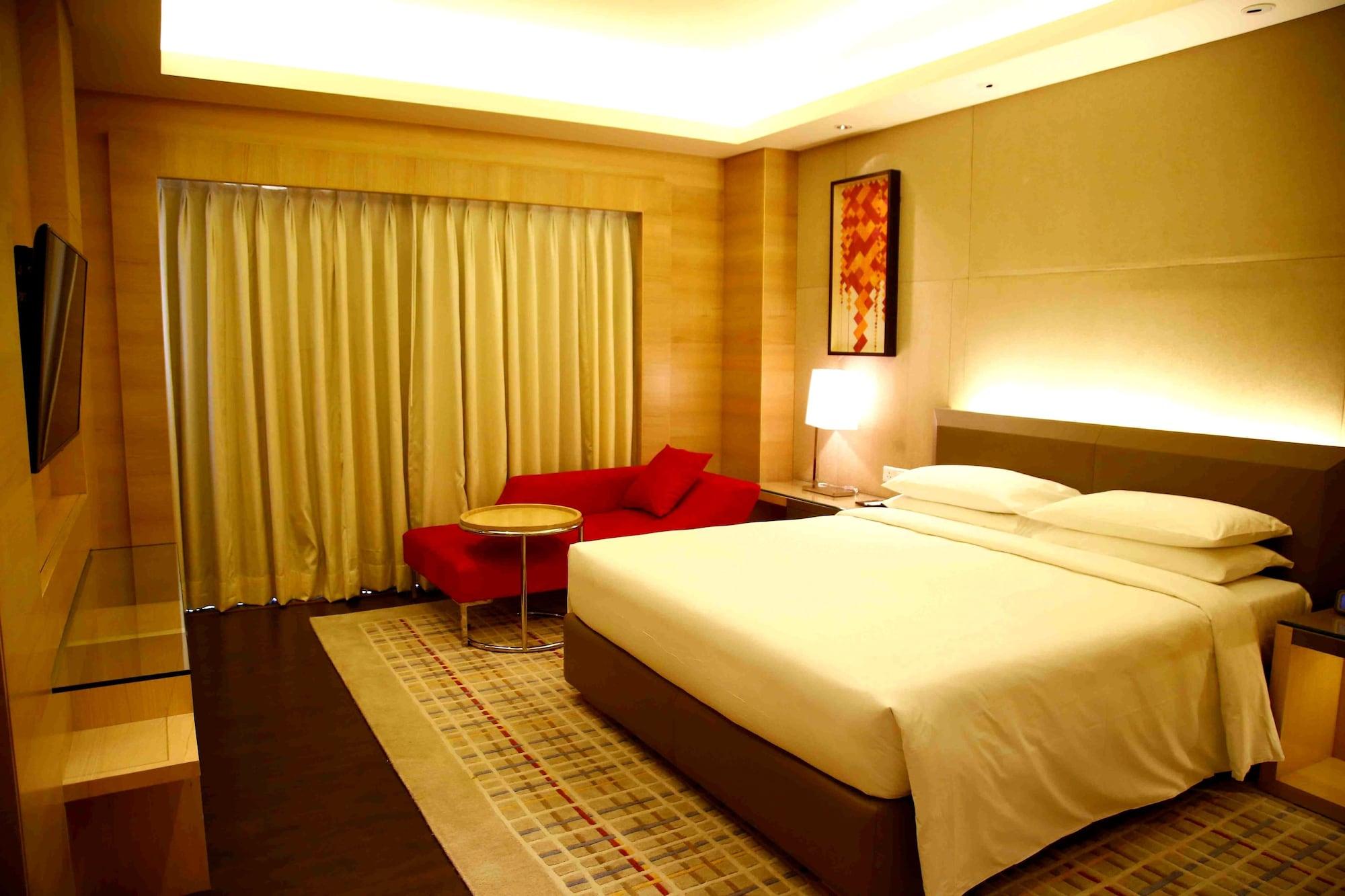 Hyatt Regency Chandīgarh Buitenkant foto A room at the hotel
