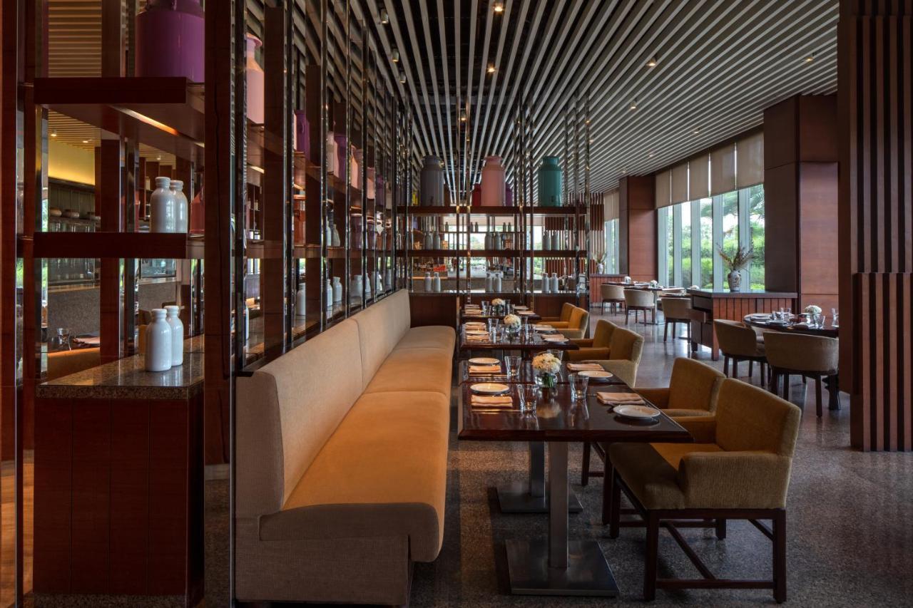 Hyatt Regency Chandīgarh Buitenkant foto The restaurant