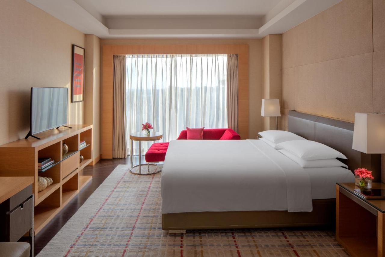 Hyatt Regency Chandīgarh Buitenkant foto Deluxe King
