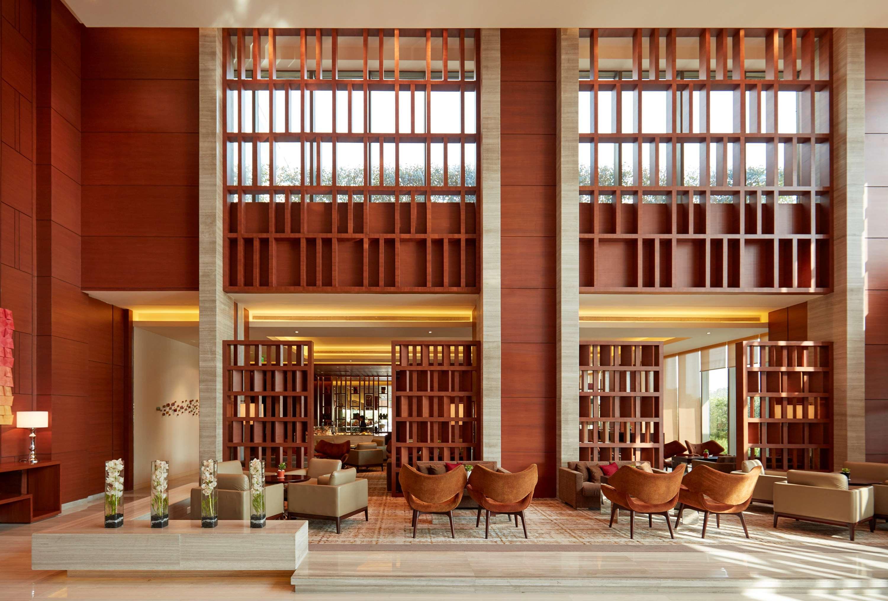Hyatt Regency Chandīgarh Buitenkant foto The lobby of the hotel