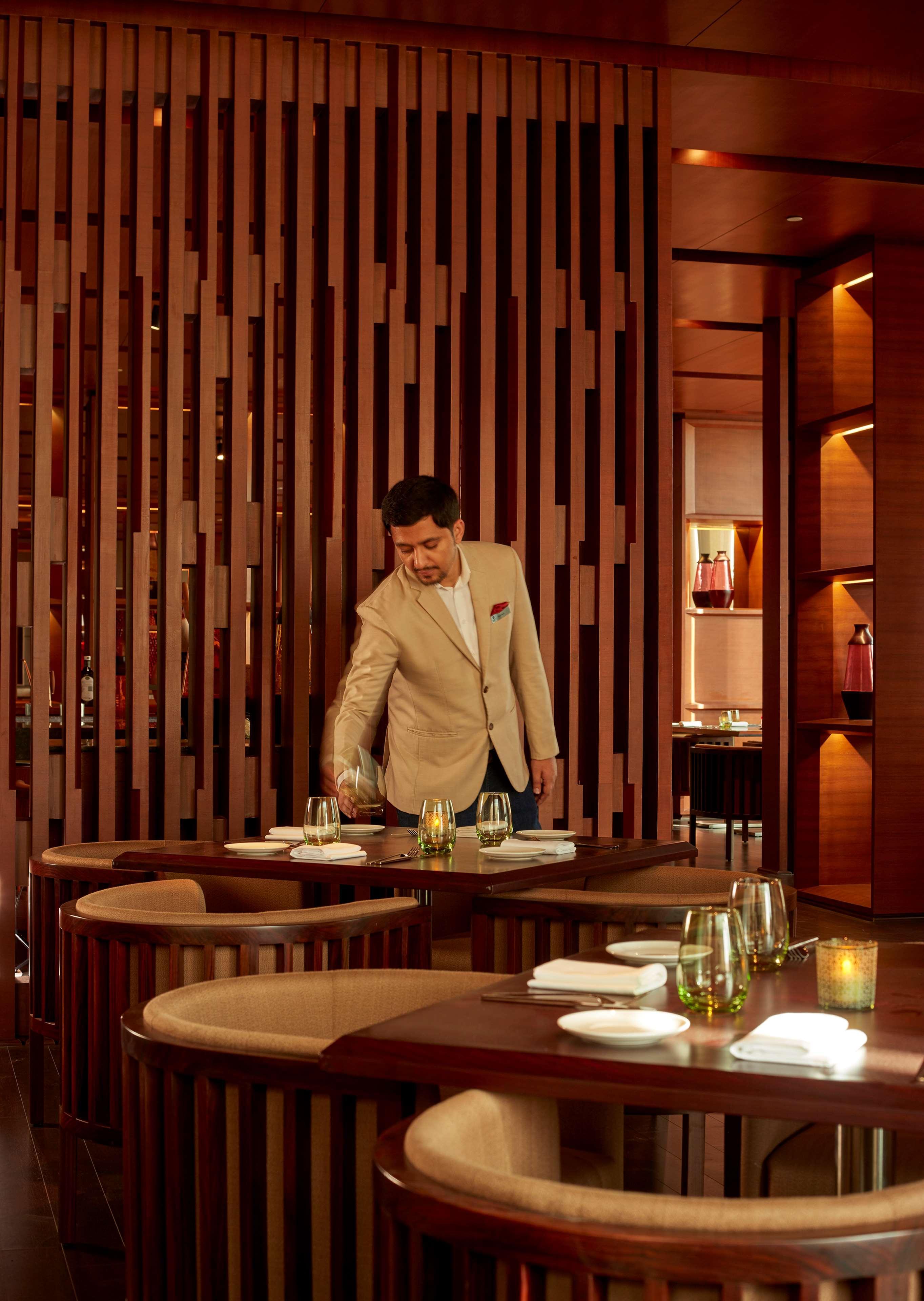 Hyatt Regency Chandīgarh Buitenkant foto A restaurant in India
