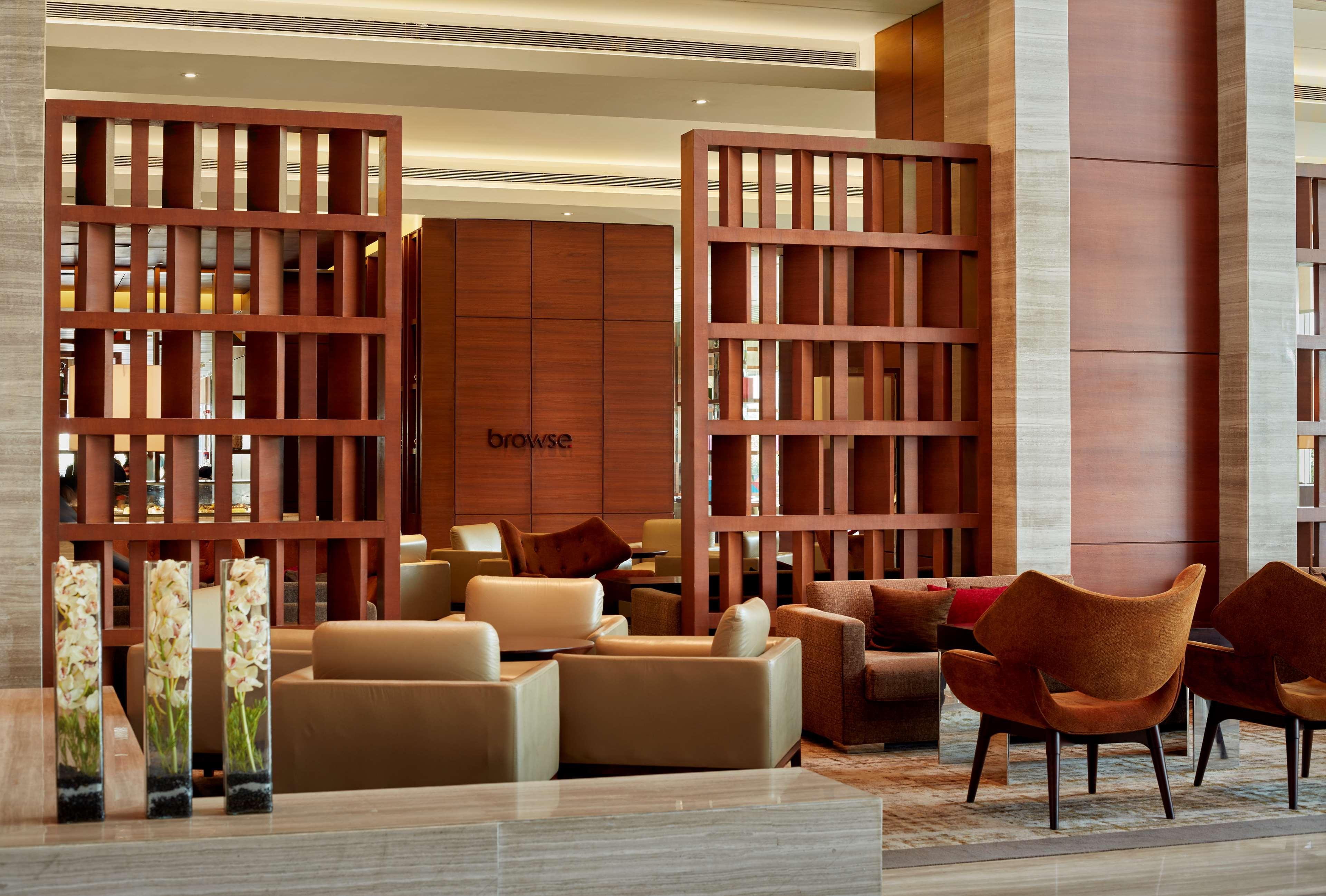 Hyatt Regency Chandīgarh Buitenkant foto Lobby